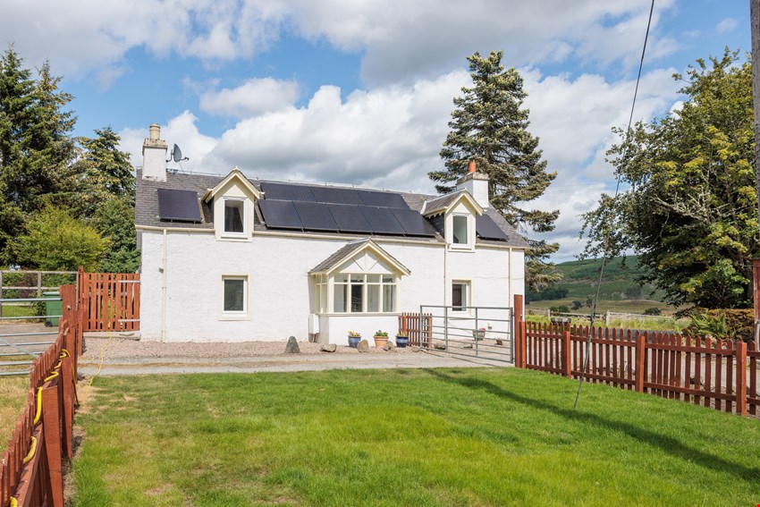 Craigton Farmhouse Cottage Bridge of Cally Blairgowrie