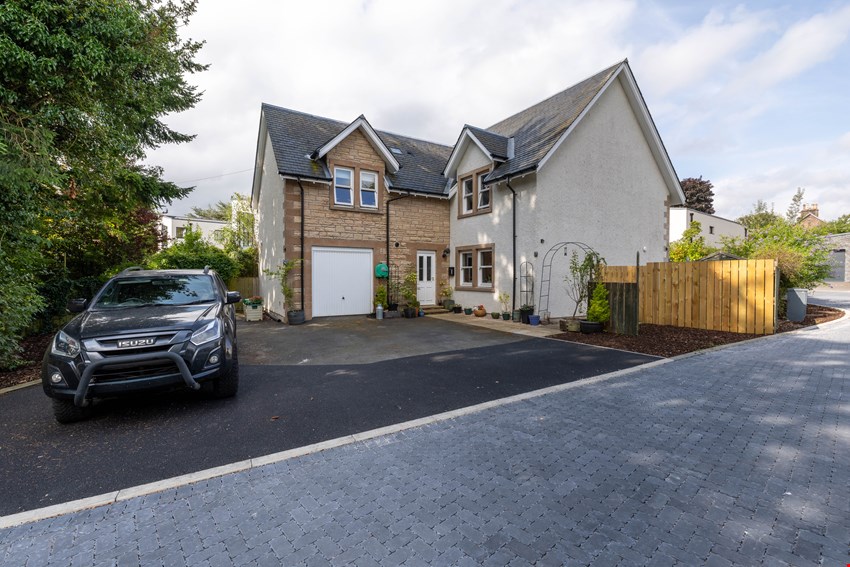 1 McGlashan Gardens Crieff Perthshire