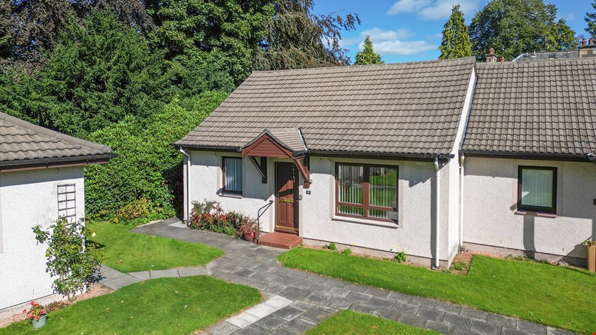 8 Dalginross Gardens Comrie