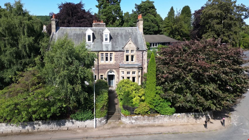 Fernknowe Connaught Terrace Crieff