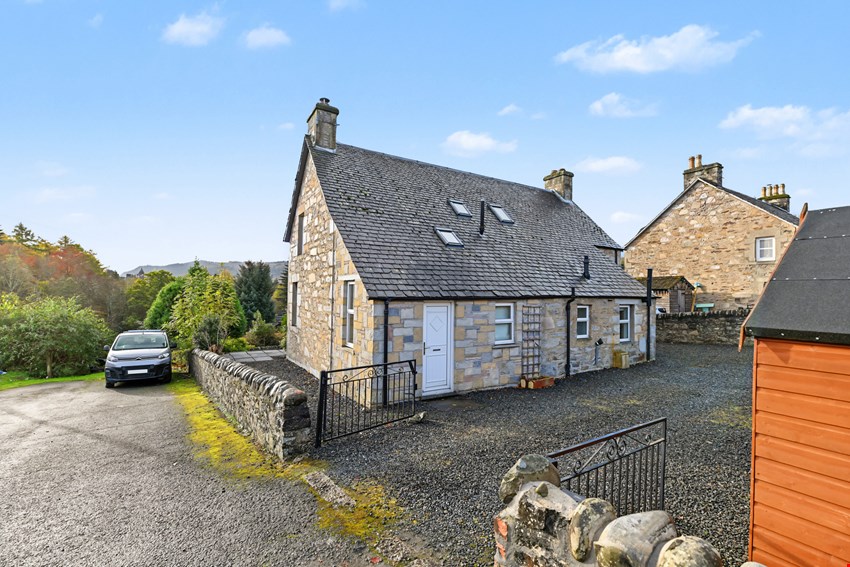 8 Tomcroy Terrace Pitlochry